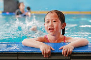 3项能刺激孩子长高的运动，娃在家就能玩，比游泳跳高省事太多了